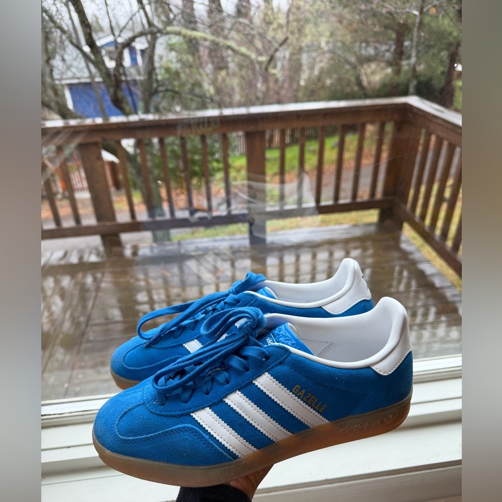 adidas gazelle in Blue Bird / Cloud White / Gum